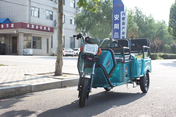 電動(dòng)載人三輪車